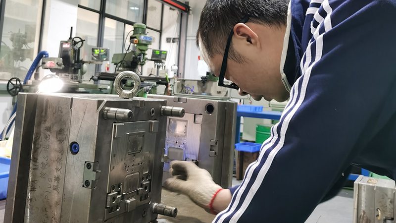 成都压铸模具维修：关键环节与注意事项**