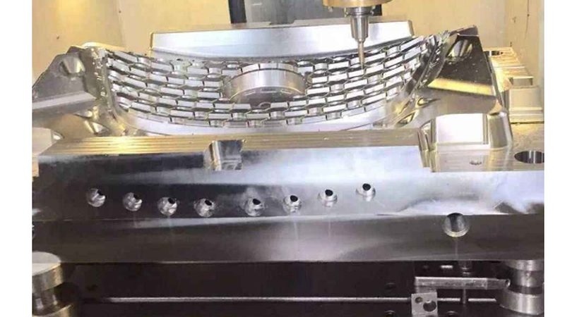 小型吹塑模具：揭秘其核心工艺与选型要点**