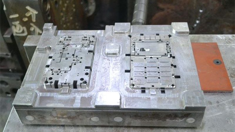 医疗塑胶模具定制的价格构成解析**